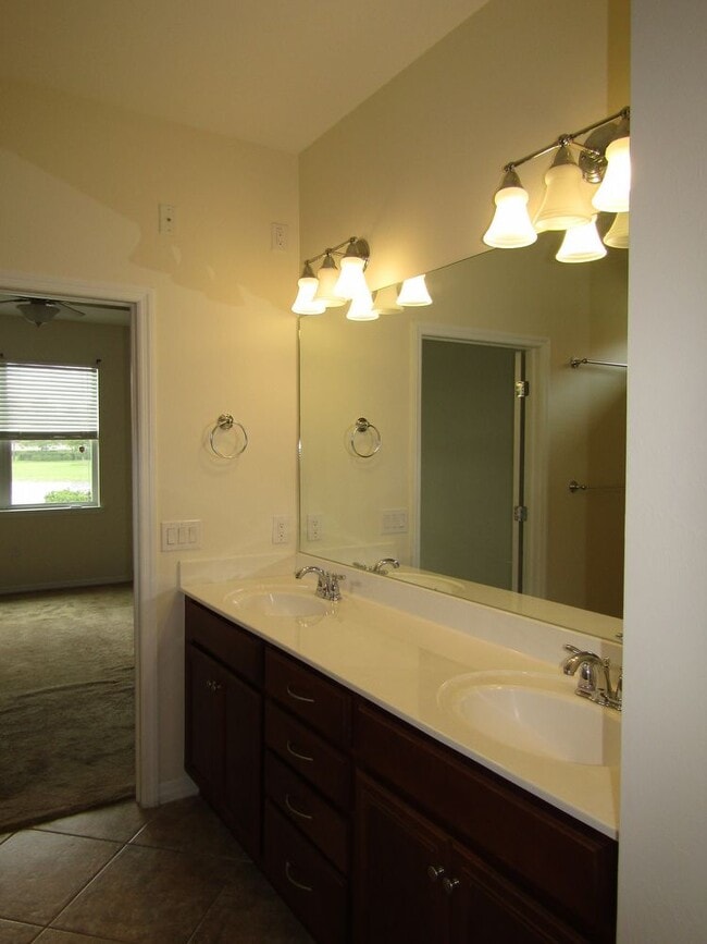 Building Photo - Pet Friendly Island Walk Annual Rental