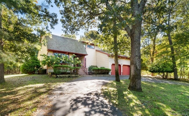 Building Photo - 5 Bay Woods Dr