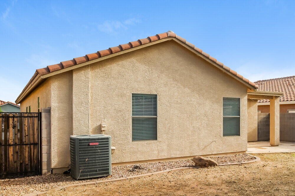 Building Photo - 2879 W Five Mile Peak Dr