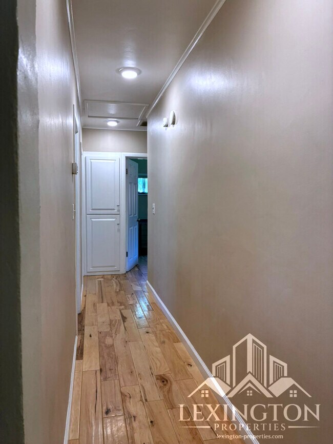 Building Photo - Lovely, 3BD/1BA Home, in Carmichael Neighb...