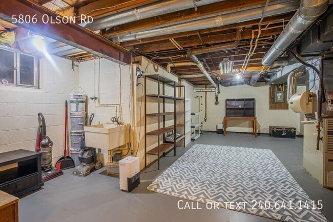 Building Photo - 5806 Olson Rd