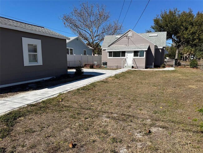 Building Photo - 2708 9th Ave N