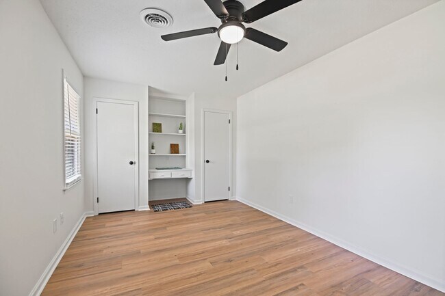 Building Photo - 2117 Semmes Dr