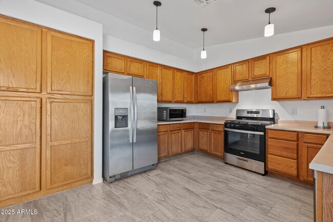 Building Photo - 1250 W Canary Way