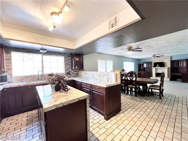 Building Photo - 5009 Mesa View Dr