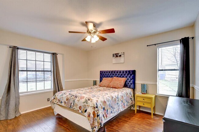 Building Photo - 506 S Mt Rushmore Dr
