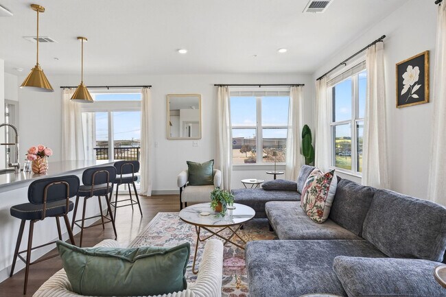 Building Photo - 1301 Leah Ave