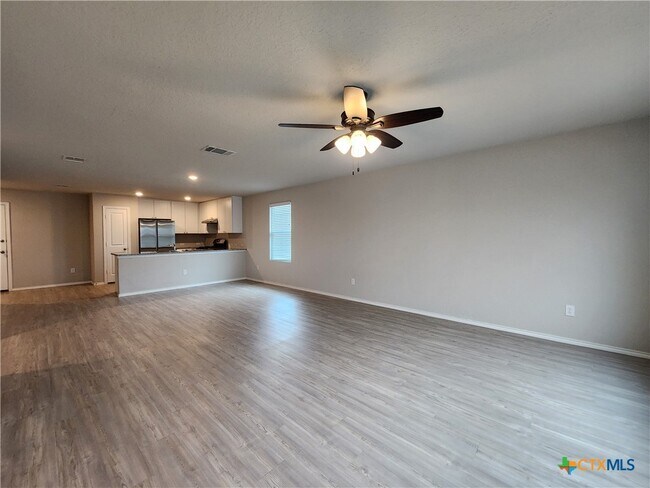 Building Photo - 522 Blue Stem Rd