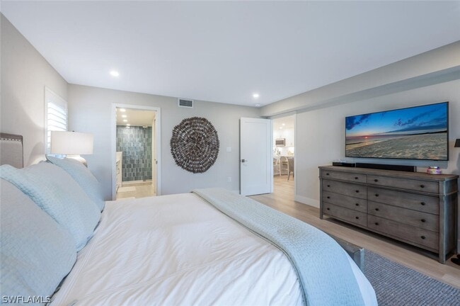 Building Photo - 6371 Pelican Bay Blvd