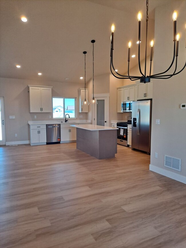 Building Photo - 697 Cabaret Dr