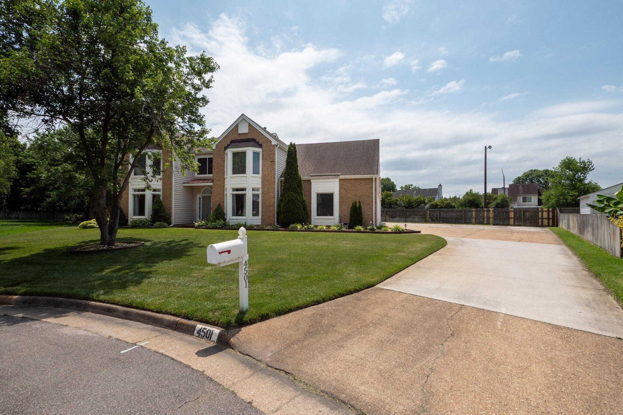 Building Photo - 4501 Van Dyck Dr