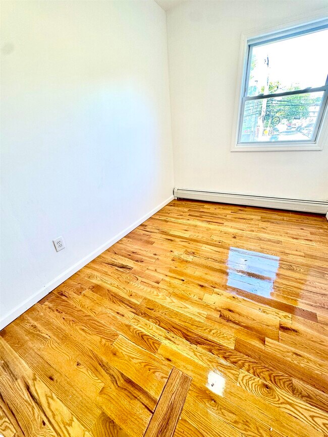 Building Photo - 245 Duncan Ave