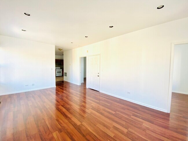 Building Photo - 2647 W 35th St