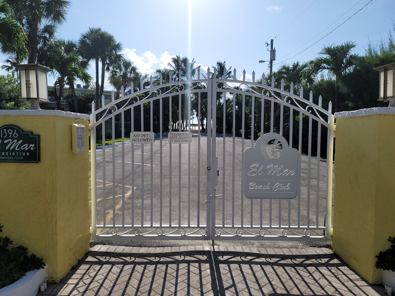 priv beach entrance - 1421 S Ocean Blvd