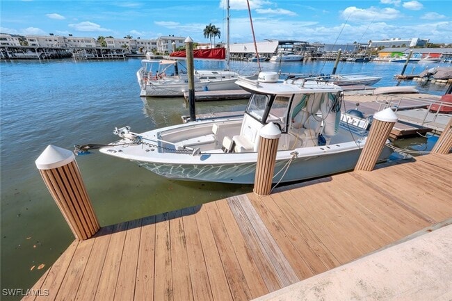 Building Photo - 800 River Point Dr