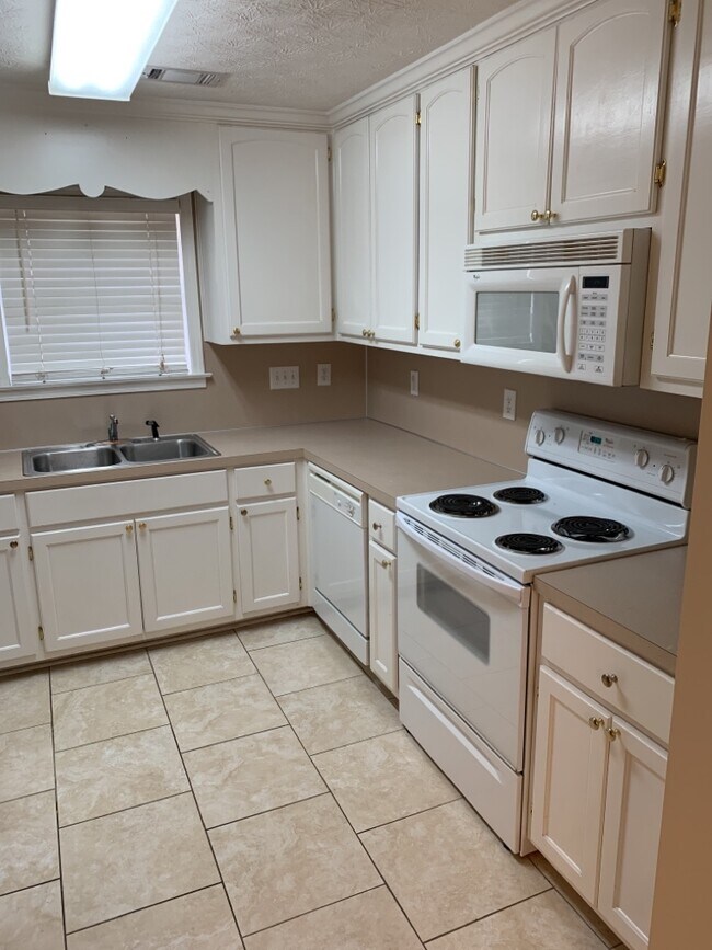 Building Photo - 1130 Stafford Dr