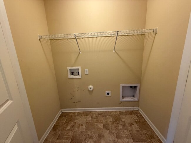 Building Photo - Absolutely Adorable!