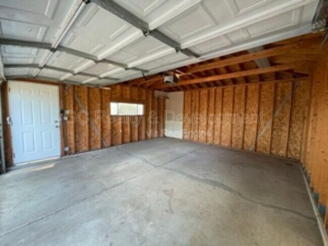 Building Photo - 4315 Stanley Ave