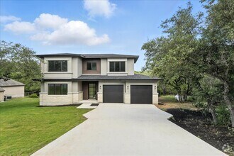 Building Photo - 512 Cowal Dr S