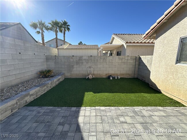 Building Photo - 10006 Mardagen St