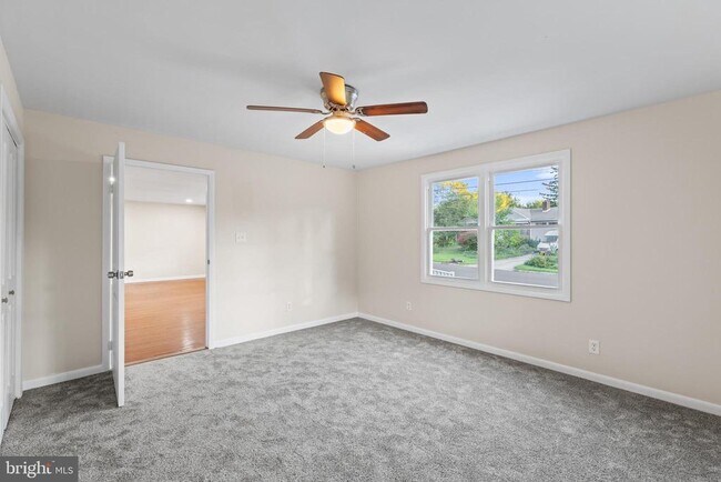 Building Photo - 705 Devon Rd