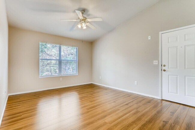 Building Photo - 2nd Floor Condo In Move-in Condition / Gated Southwest Community