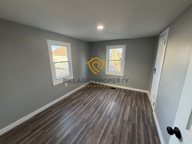 Building Photo - Fully Renovated 2-Bedroom Home Near Christian Park Available NOW!