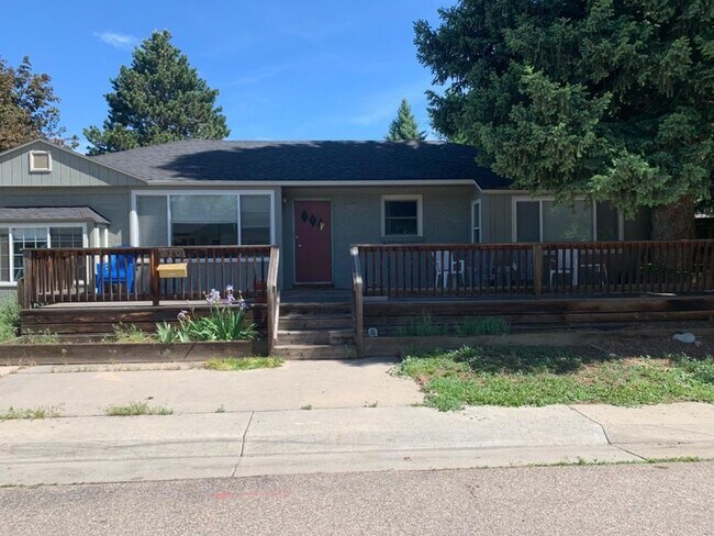 Building Photo - 910 Bungalow Ct