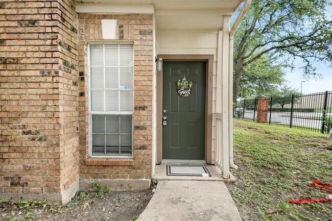 Primary Photo - 2626 Holly Hall St