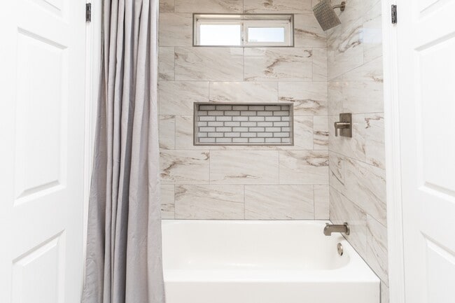 Building Photo - 300 IOLI Ranch Cir