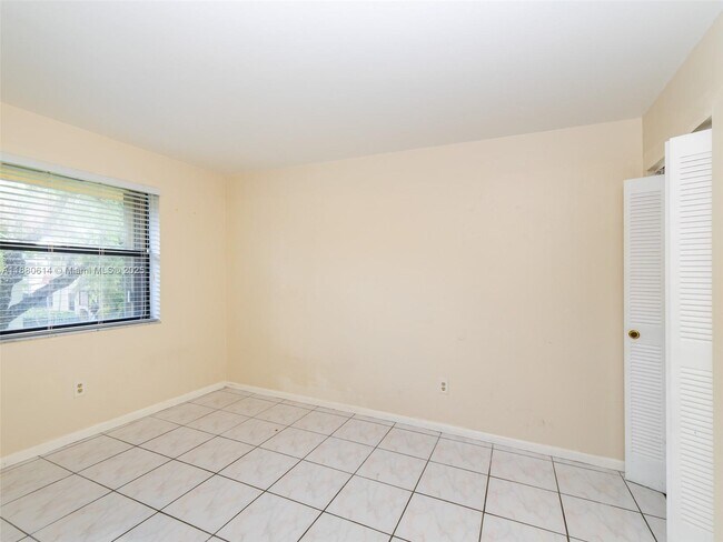 Building Photo - 9734 Hammocks Blvd