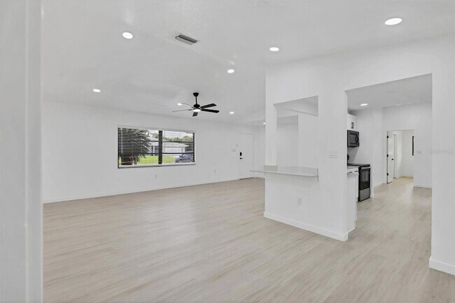 Building Photo - 948 Andrews Ave NW