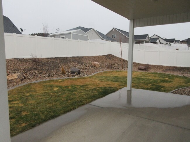 Building Photo - 3 bed 2.5 bath - Single Family Home in Crescent Hills