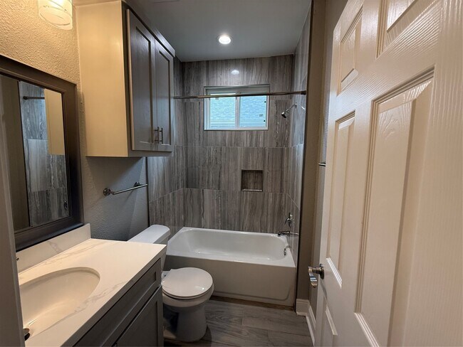 Building Photo - 4427 17th St