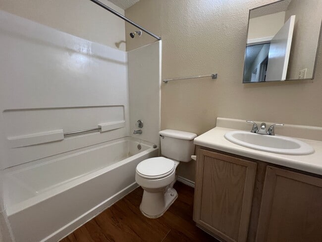 Building Photo - 4922 Hilltop Field Dr