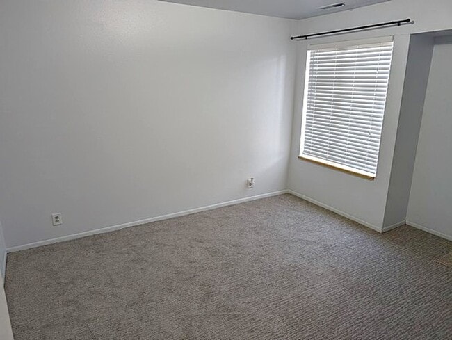 Building Photo - Great location Sugarhouse Condo