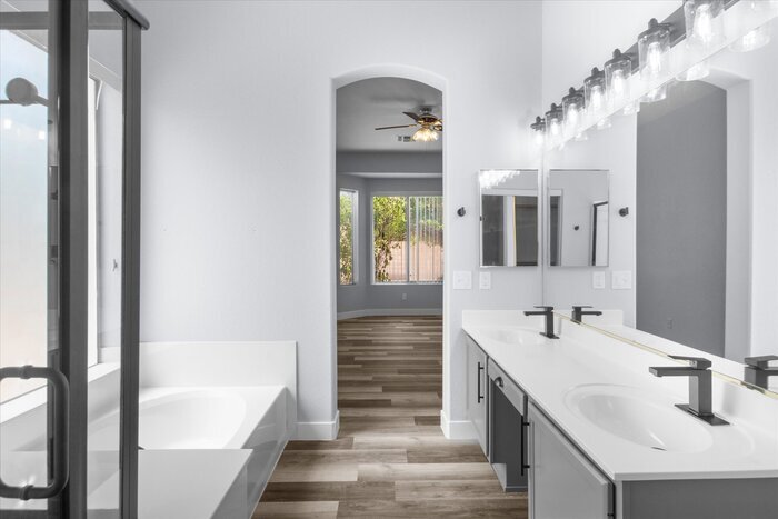 Building Photo - 92 E Spur Ave