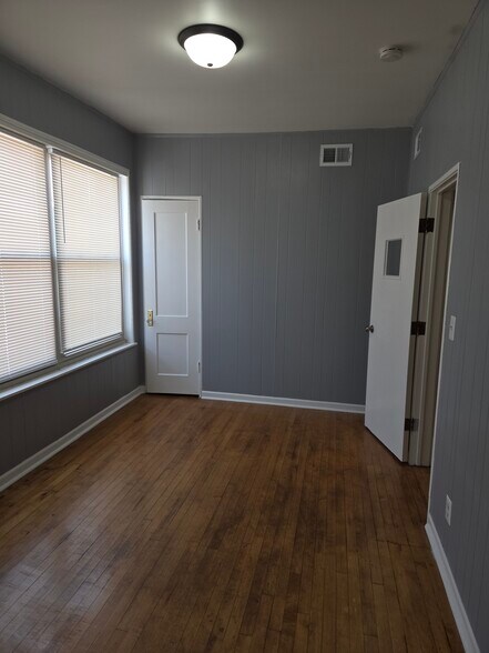 Bedroom - 4543 W Grand Ave