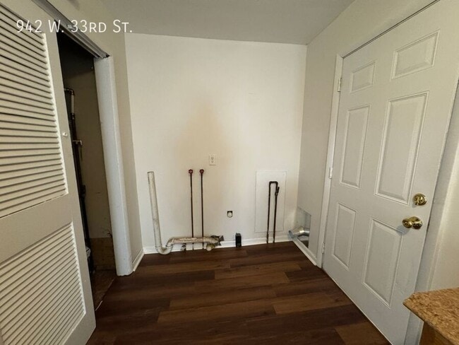 Building Photo - 942 W 33rd St