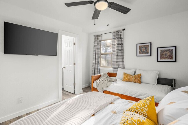 Building Photo - 1 Iris Way