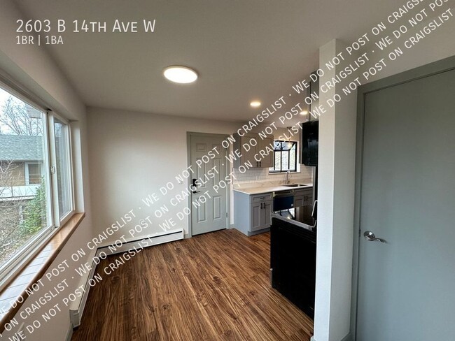 Building Photo - Queen Anne large Renovated 1Bedroom