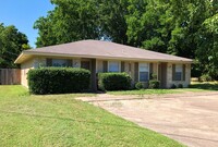 Building Photo - Private 2-Bedroom Duplex in Quiet Cul-de-S...
