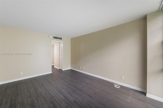 Building Photo - 20500 W Country Club Dr