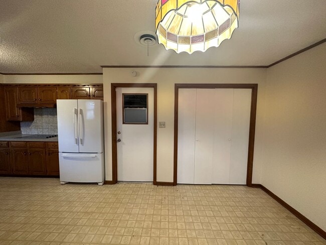 Building Photo - COMING SOON--Spacious 3 Bedroom 2 Bath Hom...