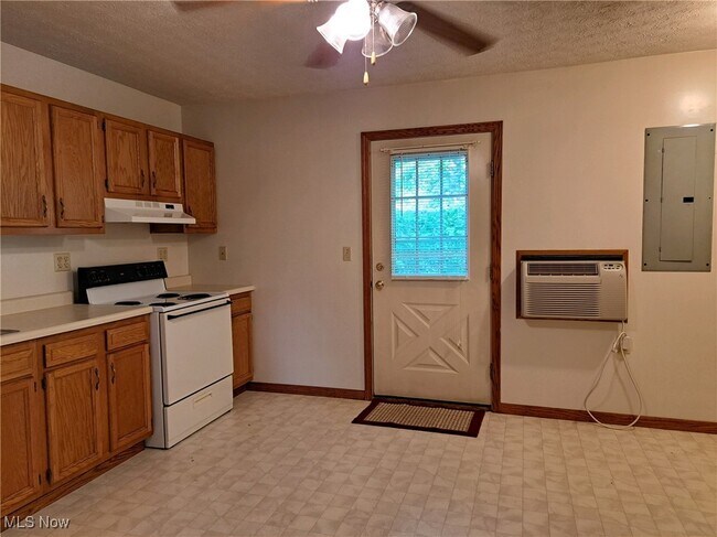 Building Photo - 6 Sunrise Dr