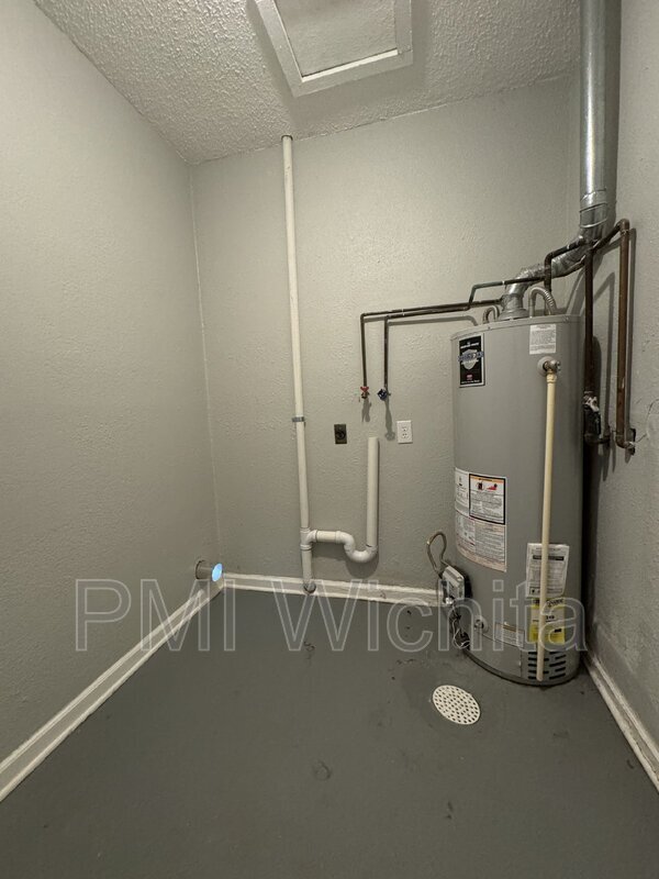 Building Photo - 2359 N Estelle St
