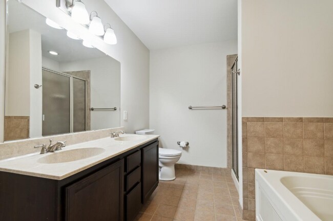 Building Photo - 426 W Laurel Ave