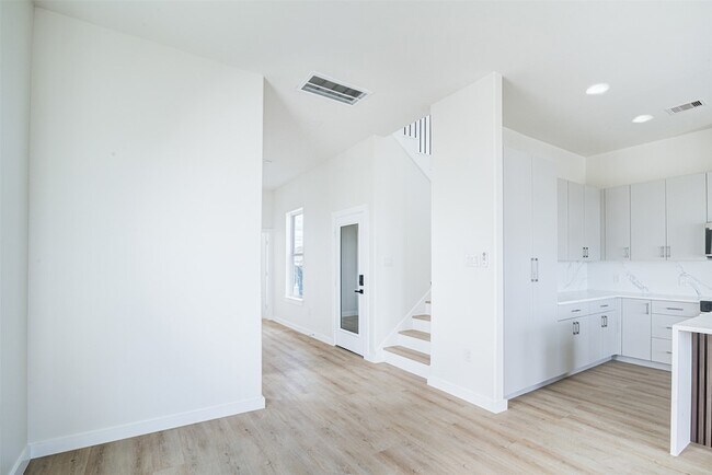 Building Photo - 4025 Avenue M