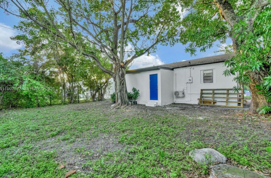 Building Photo - 547 NW 49th St