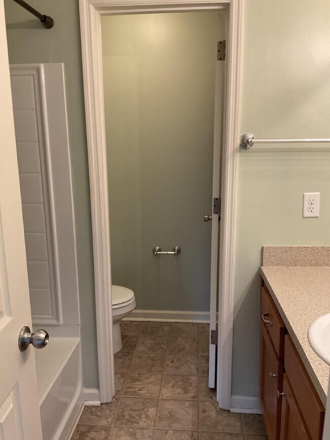 Building Photo - Adorable 2 Bedroom Townhome in Azalea Square